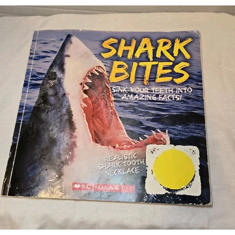 Random Book Lot- Sharks, Horror, WW2 Greatest Battles, And‎ Amulet 1